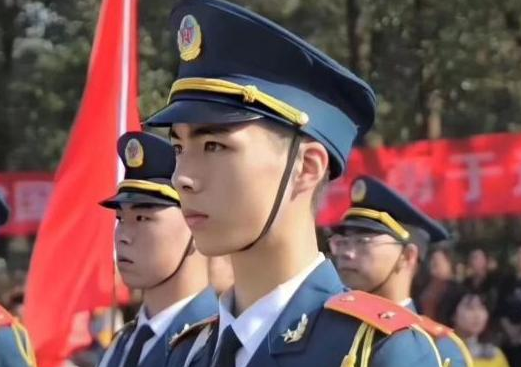  朗斯青年军爆冷胜豪门  